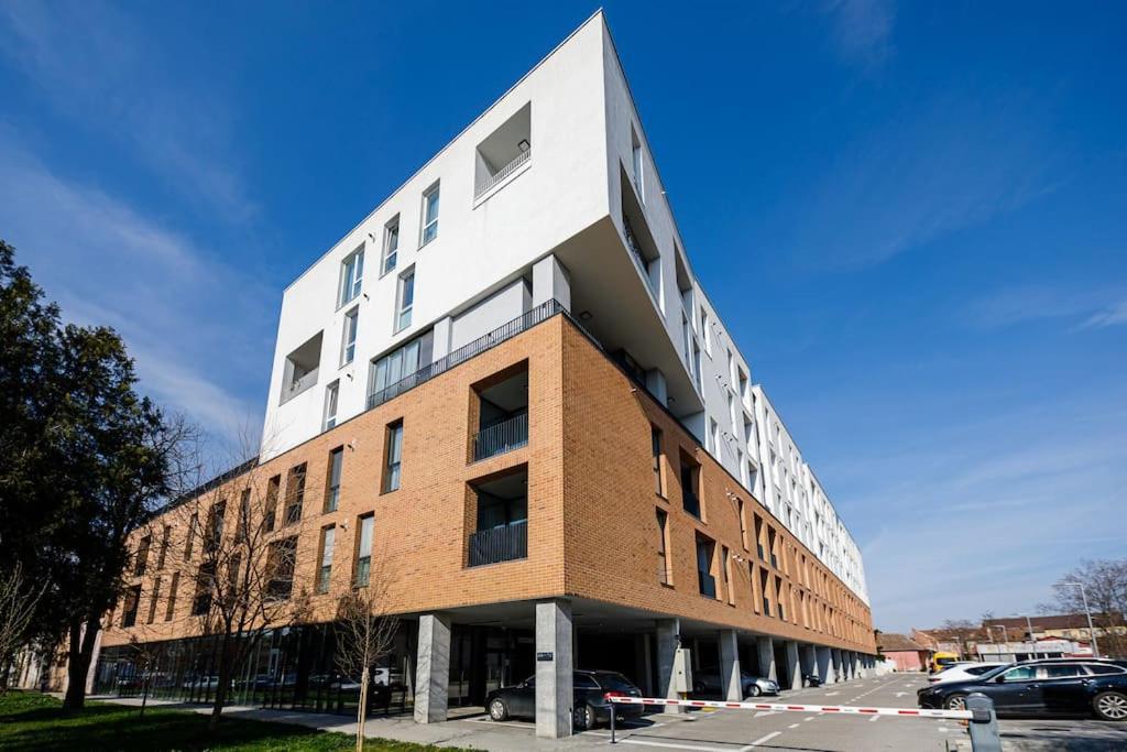 Luxury Apt. Near River & Parking Temeşvar Dış mekan fotoğraf